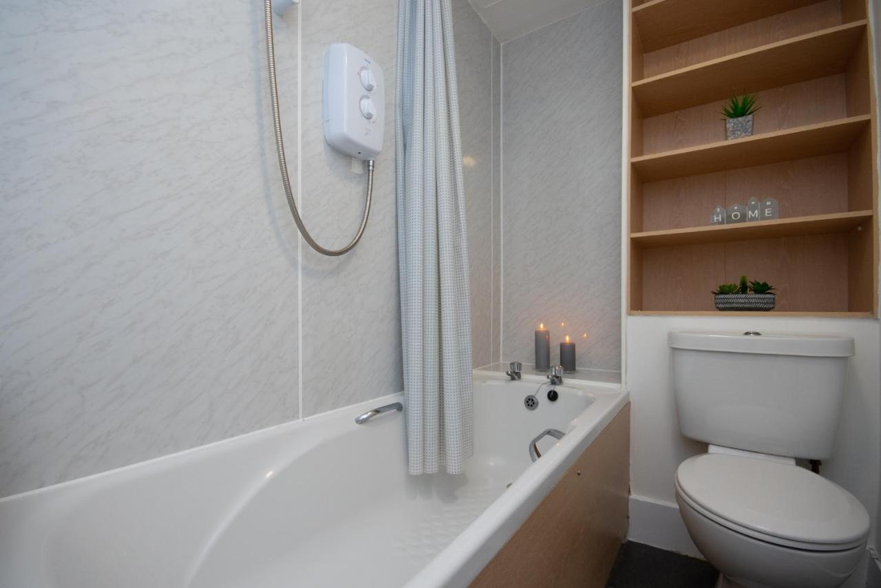 Dwellcome Home Ltd 1 Bed Apt, Half Mile To Union Street Yet Quiet, Free Parking, Fast Wifi, Ideal For Long Term Contractor, Etc Stays, Fully Equipped Kitchen, Regular Housekeeping Option - See Our Site For Assurance Αμπερντήν Εξωτερικό φωτογραφία